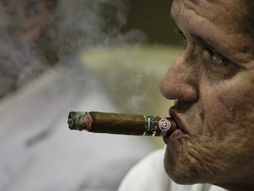 How to smoke a cuban cigar